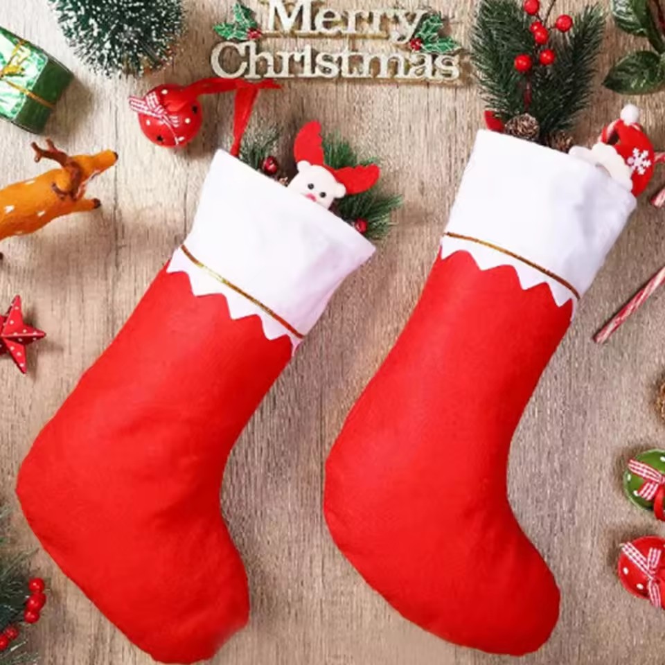 Christmas Stocking Hanging - 1/3/6個入りクリスマスストッキング、赤白の縁取り付きホリデーパーティーデコレーション、ツリー吊り下げギフトバッグ