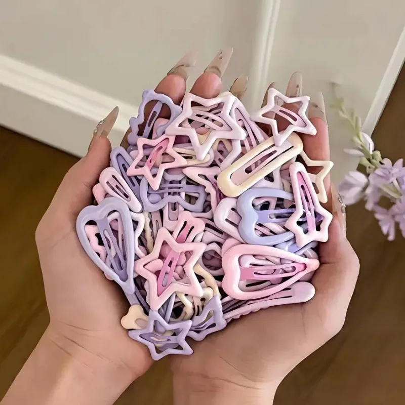 Ribbon Bow Gift - ライトピンクのハート型とリボン型のヘアクリップの混合パック32個 | 女の子へのパーティーやホリデーギフトに最適です。